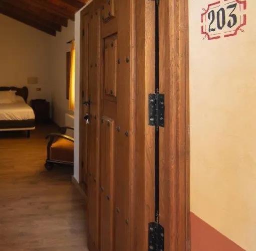 Отель Hospedium Rural Abadia De Yuste
